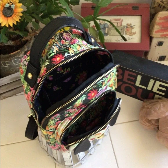 ‘Betsey Johnson’ Floral Puppy Mini Backpack NWOT - Picture 3 of 7